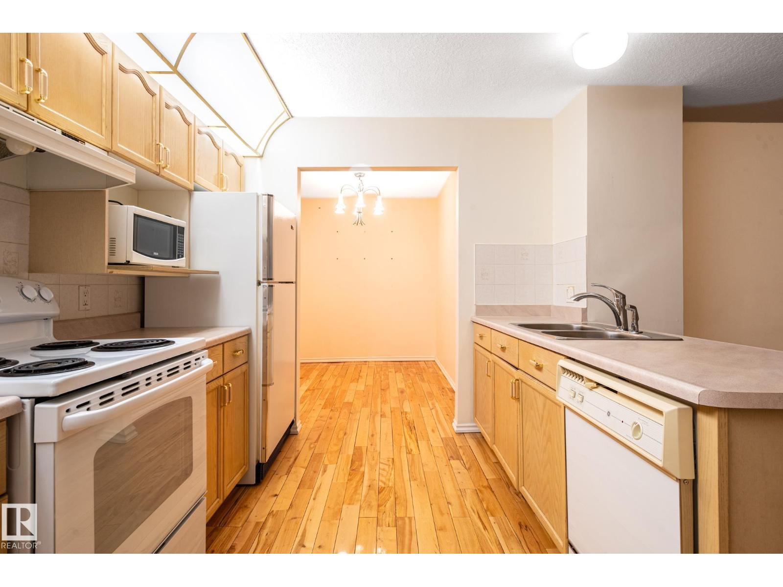 #414 3 PERRON ST — photo 39
