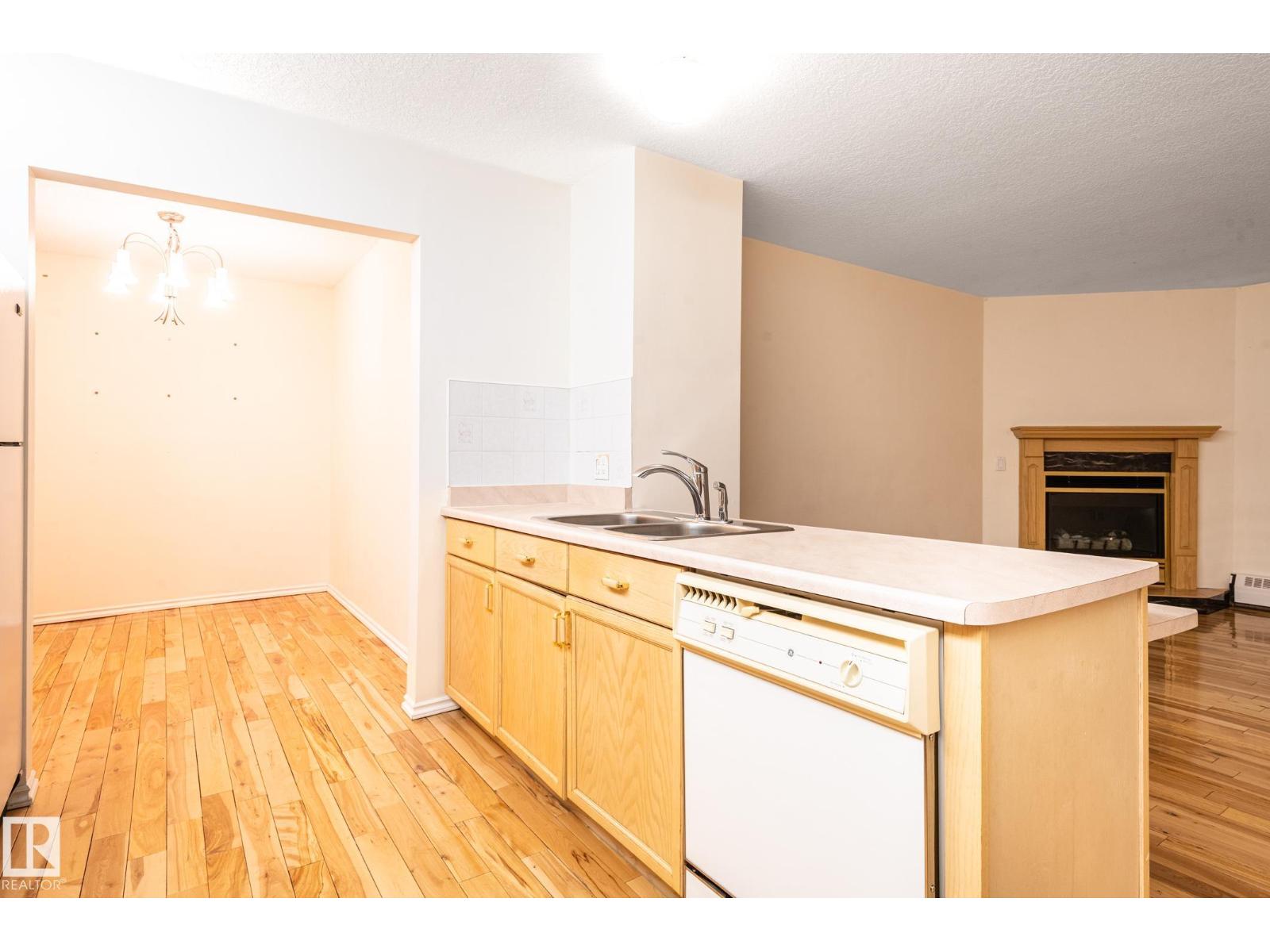 #414 3 PERRON ST — photo 42