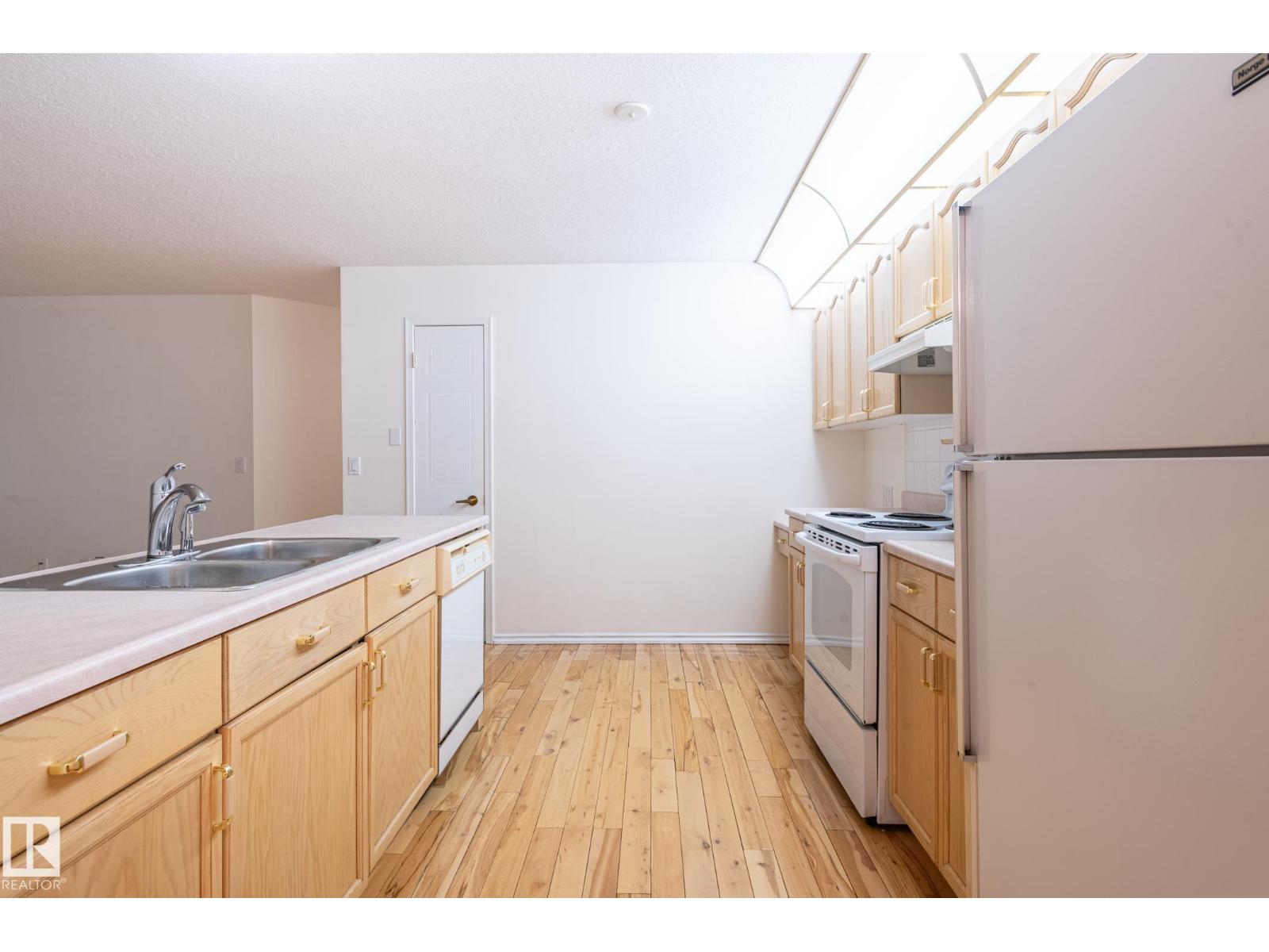 #414 3 PERRON ST — photo 45