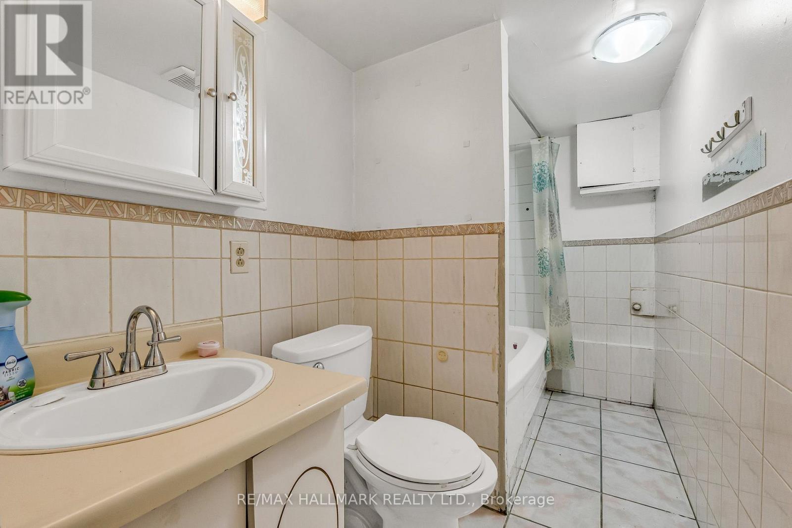 20 KELVIN AVENUE - 21