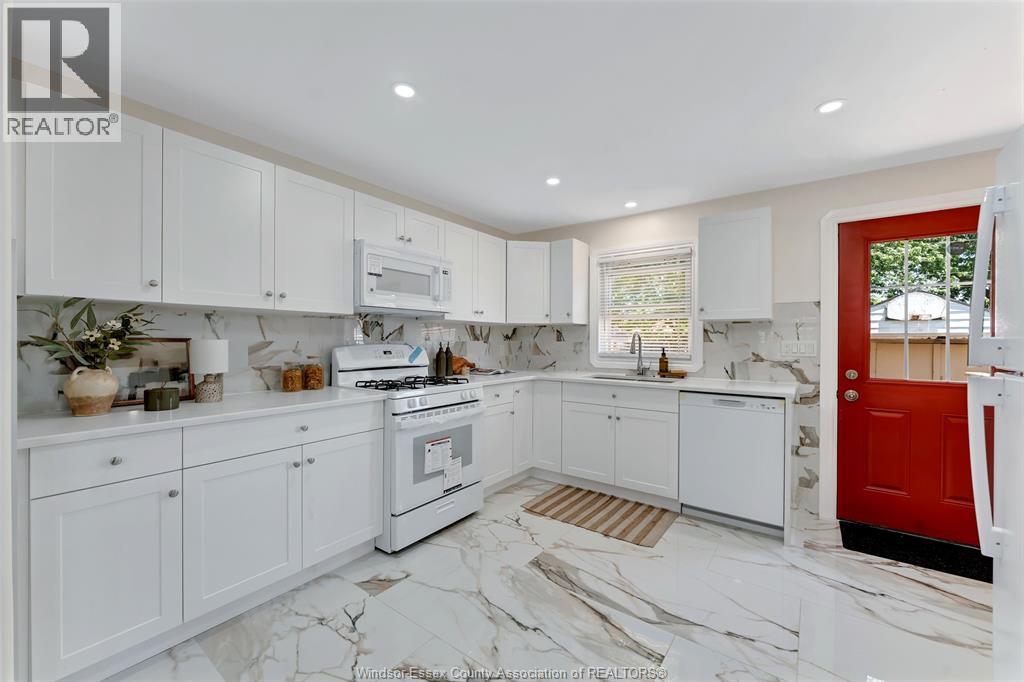 1554 AUBIN ROAD - 19