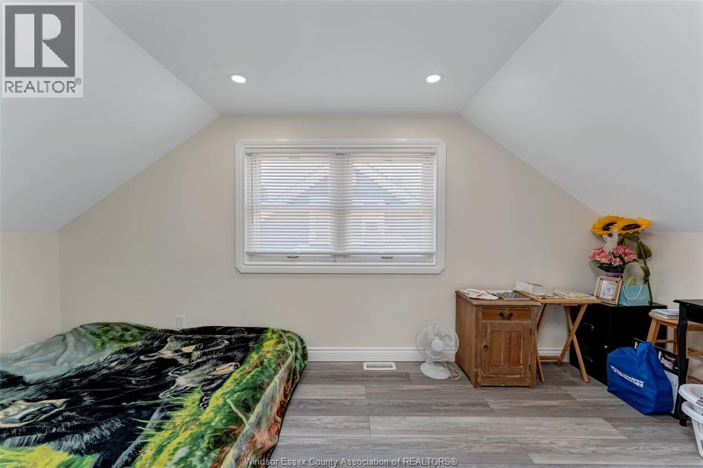 1554 AUBIN ROAD - 27