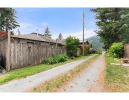 372 Cedar Street, Cultus Lake North, Cultus Lake, BC V2R4Z1 Photo 13