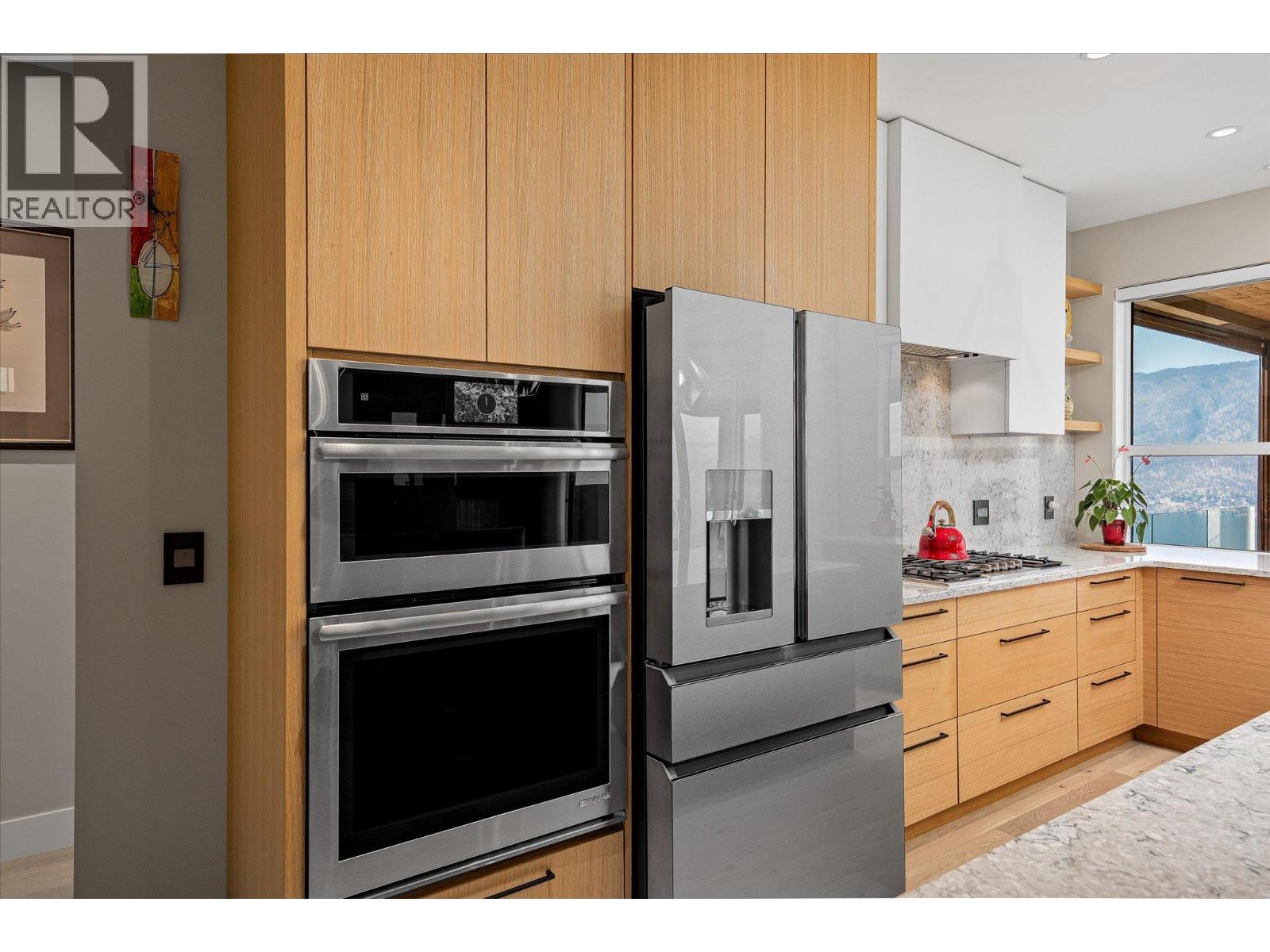  9814 Beacon Hill Crescent, Lake Country