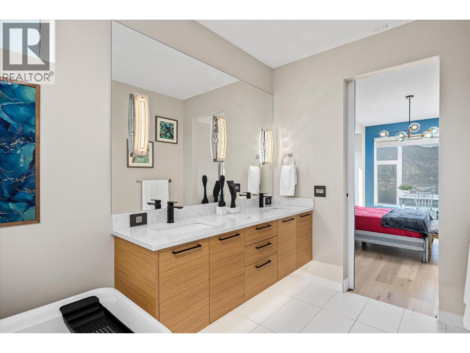 9814 Beacon Hill Crescent - 31
