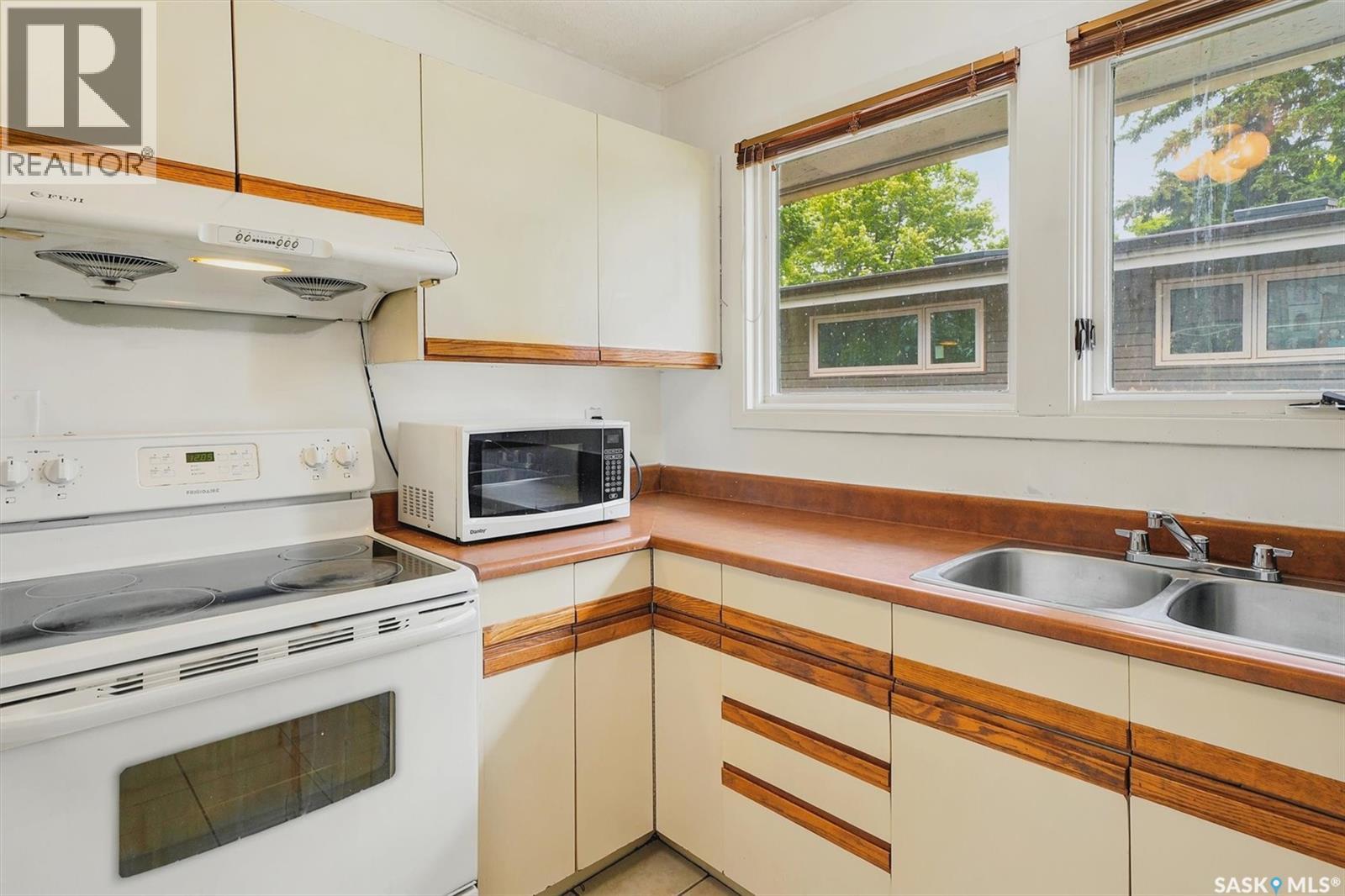 99 Lindsay DRIVE — photo 10