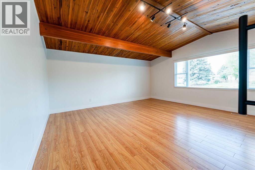 2023 8 Avenue NE — photo 13