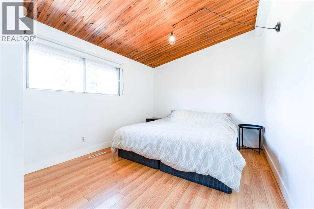 2023 8 Avenue NE — photo 15