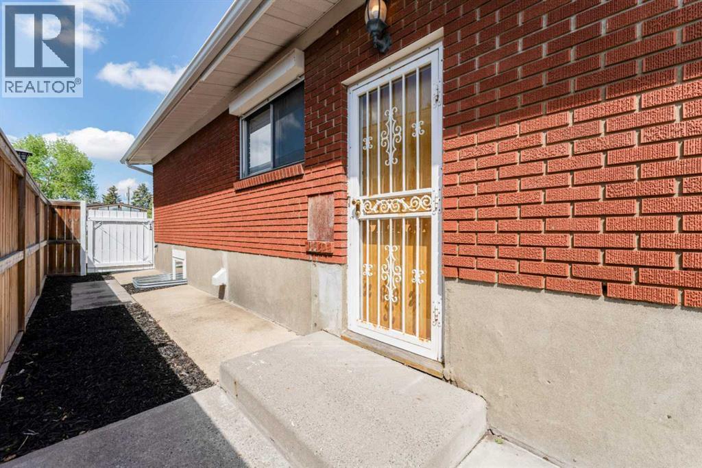 2023 8 Avenue NE — photo 26