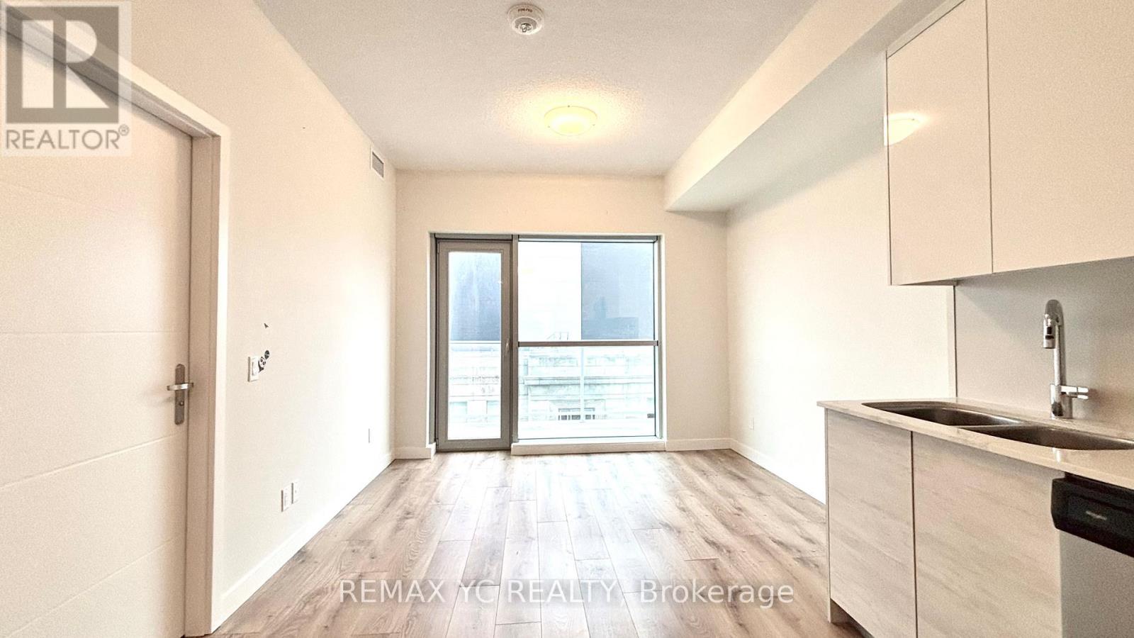 #405 60 FREDERICK STREET - 5