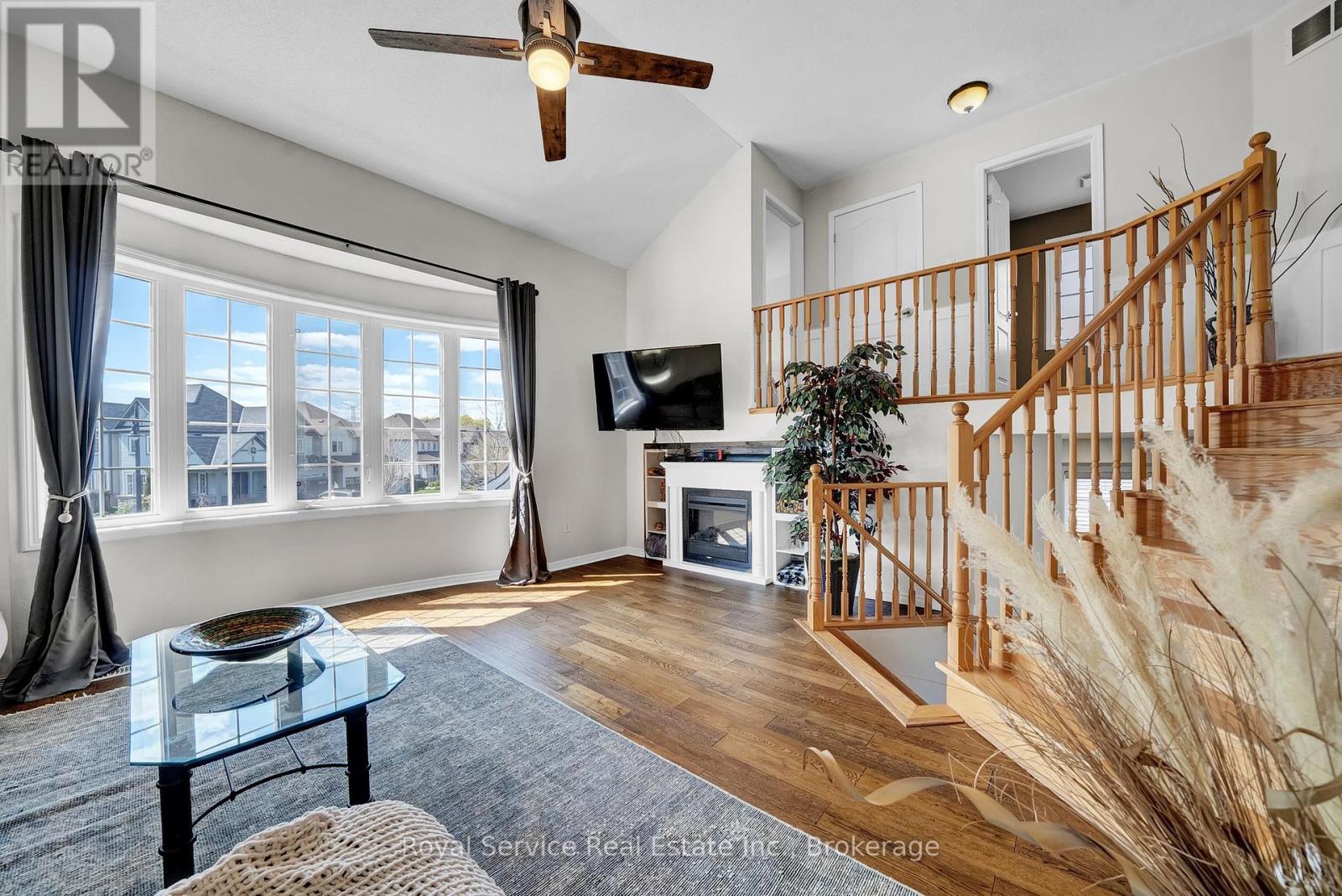 Gorgeous Family Room- Soaring Ceilings/Hardwd Flrs