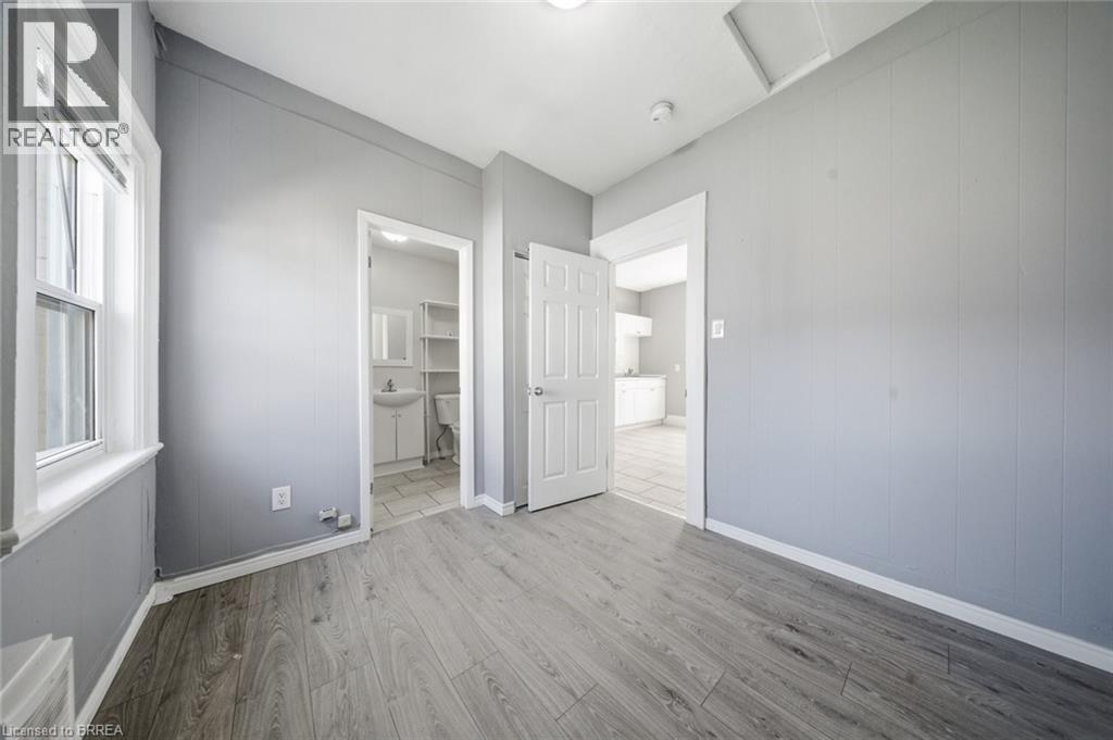 103 QUEEN Street - 12