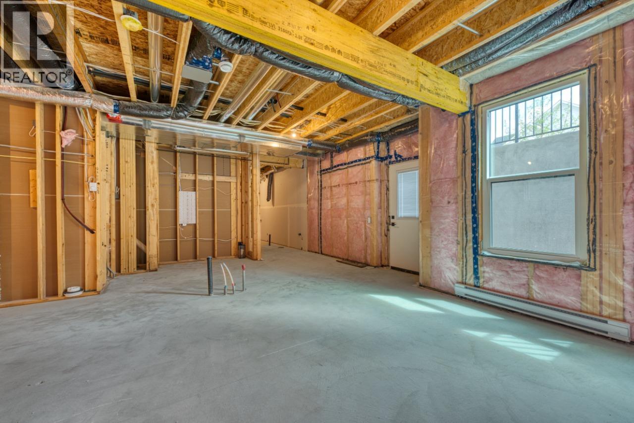 925 Bull Crescent - 64
