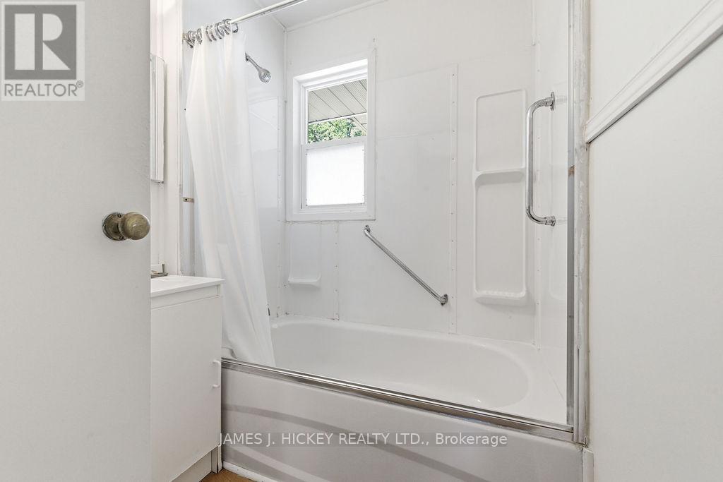 6 HILLCREST AVENUE - 22