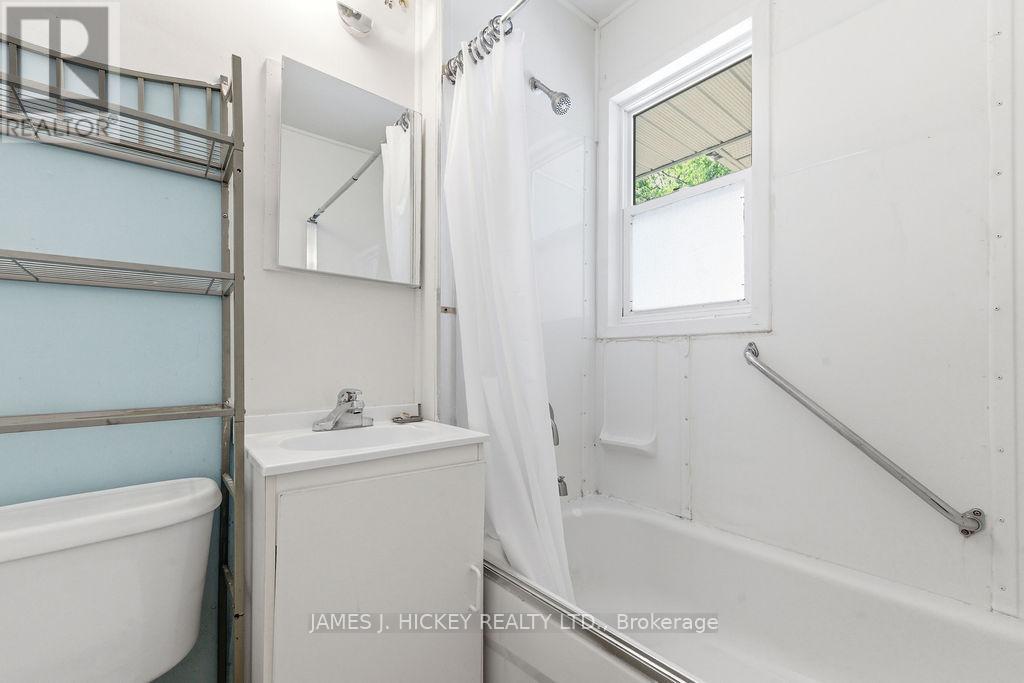 6 HILLCREST AVENUE - 23