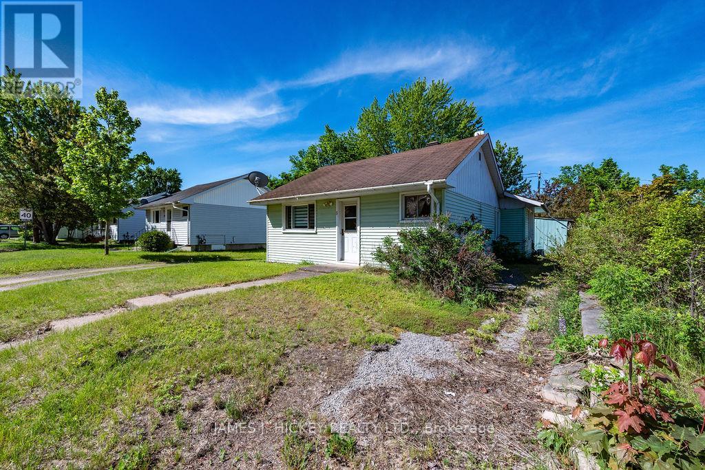 6 HILLCREST AVENUE - 30