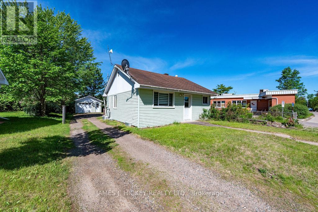 6 HILLCREST AVENUE - 31