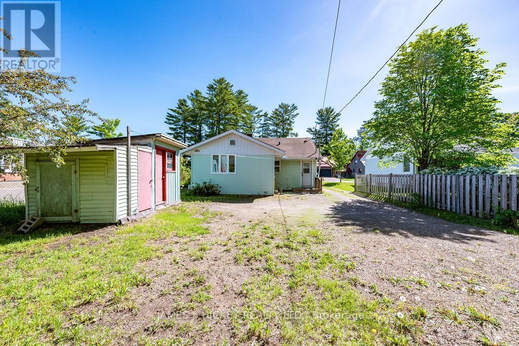 6 HILLCREST AVENUE - 35