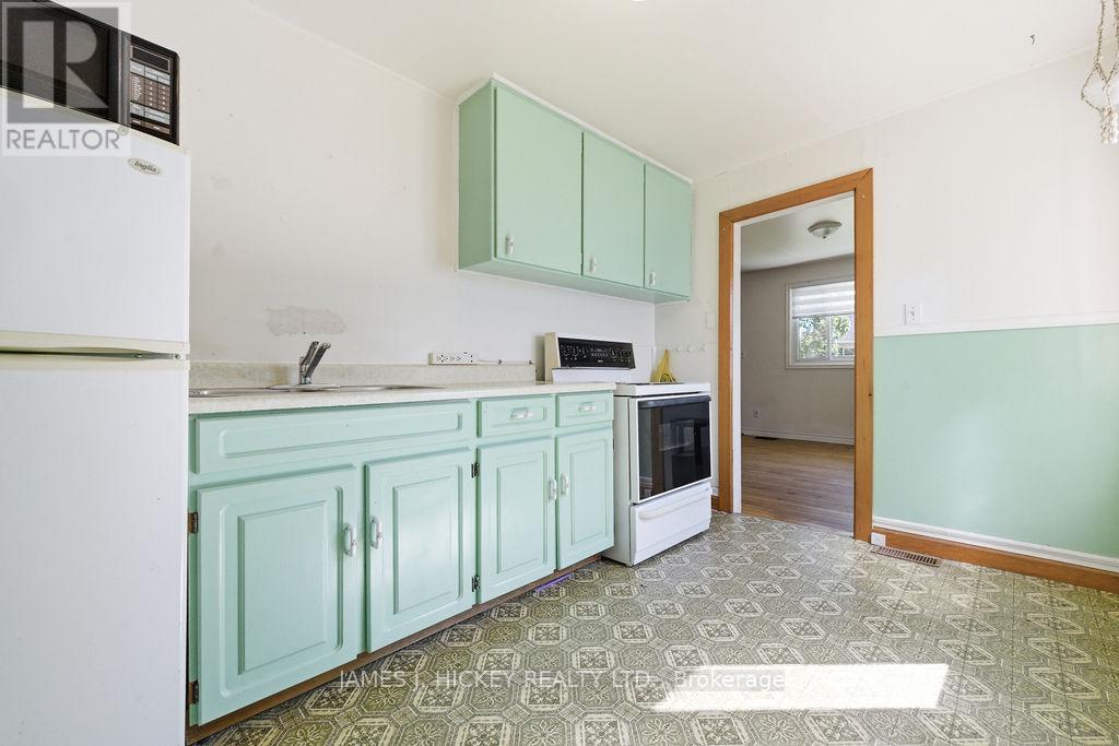 6 HILLCREST AVENUE - 4