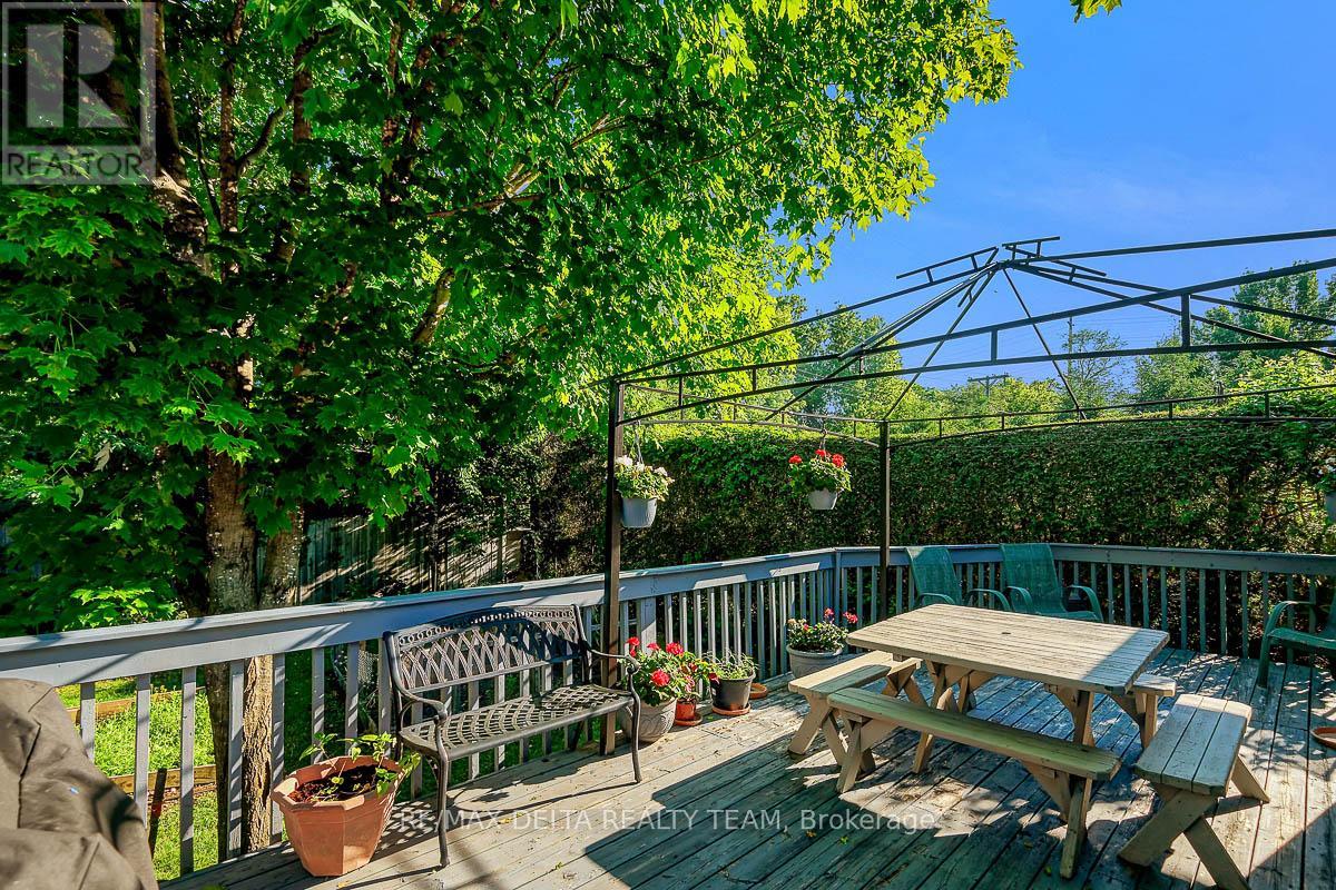 478 LAWSON AVENUE - 32