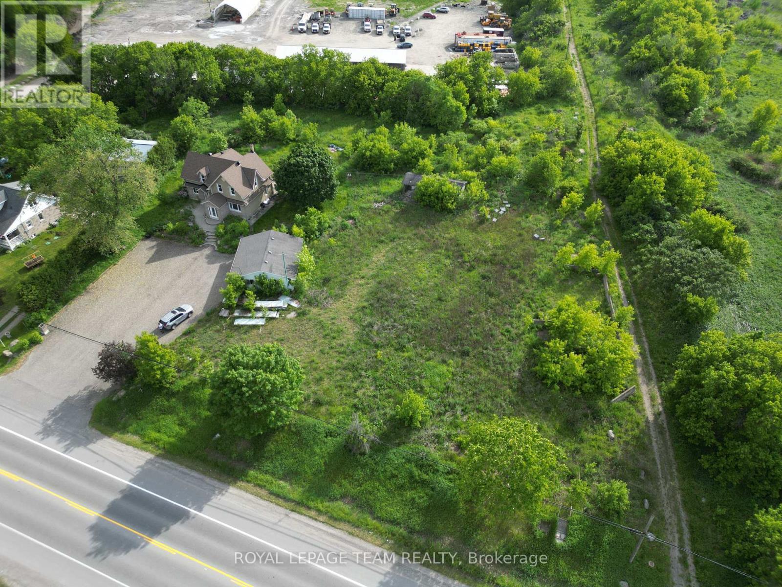5742 BANK STREET - 20