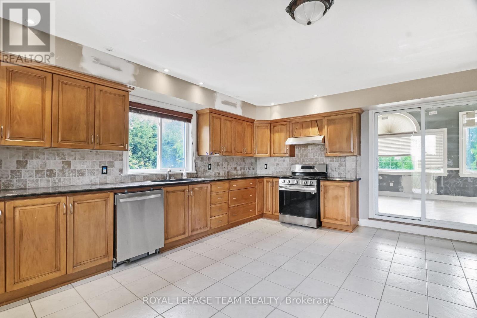 5742 BANK STREET - 3