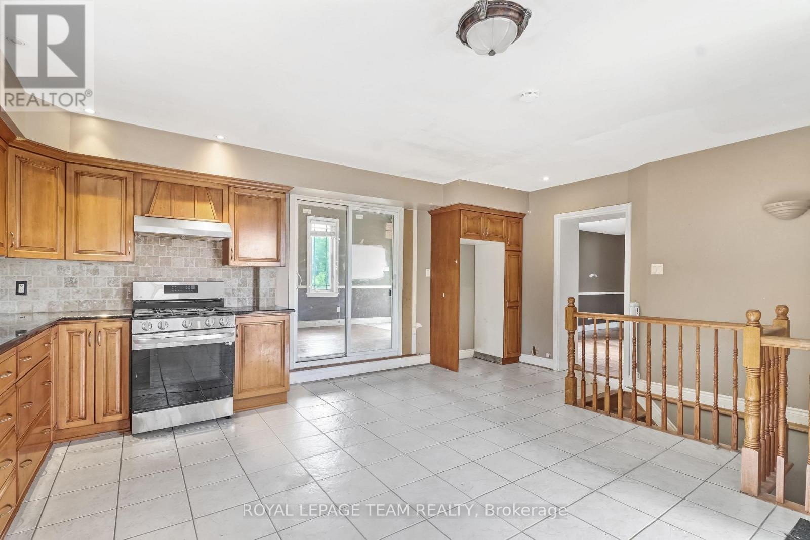 5742 BANK STREET - 4