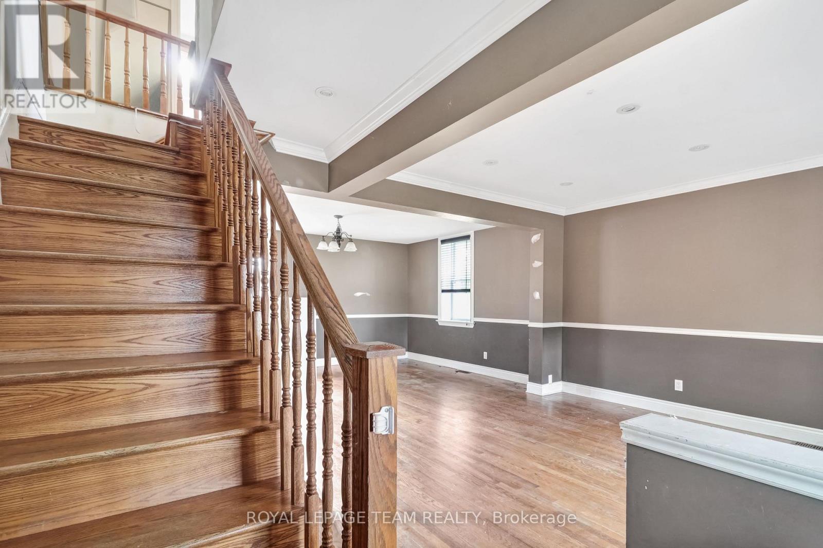 5742 BANK STREET - 6