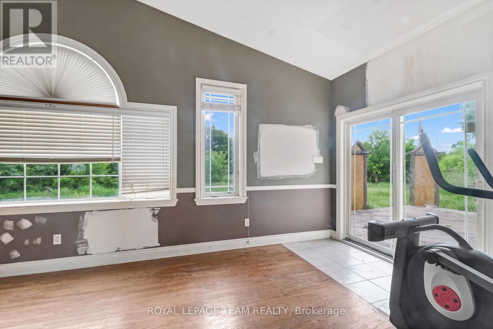 5742 BANK STREET - 8