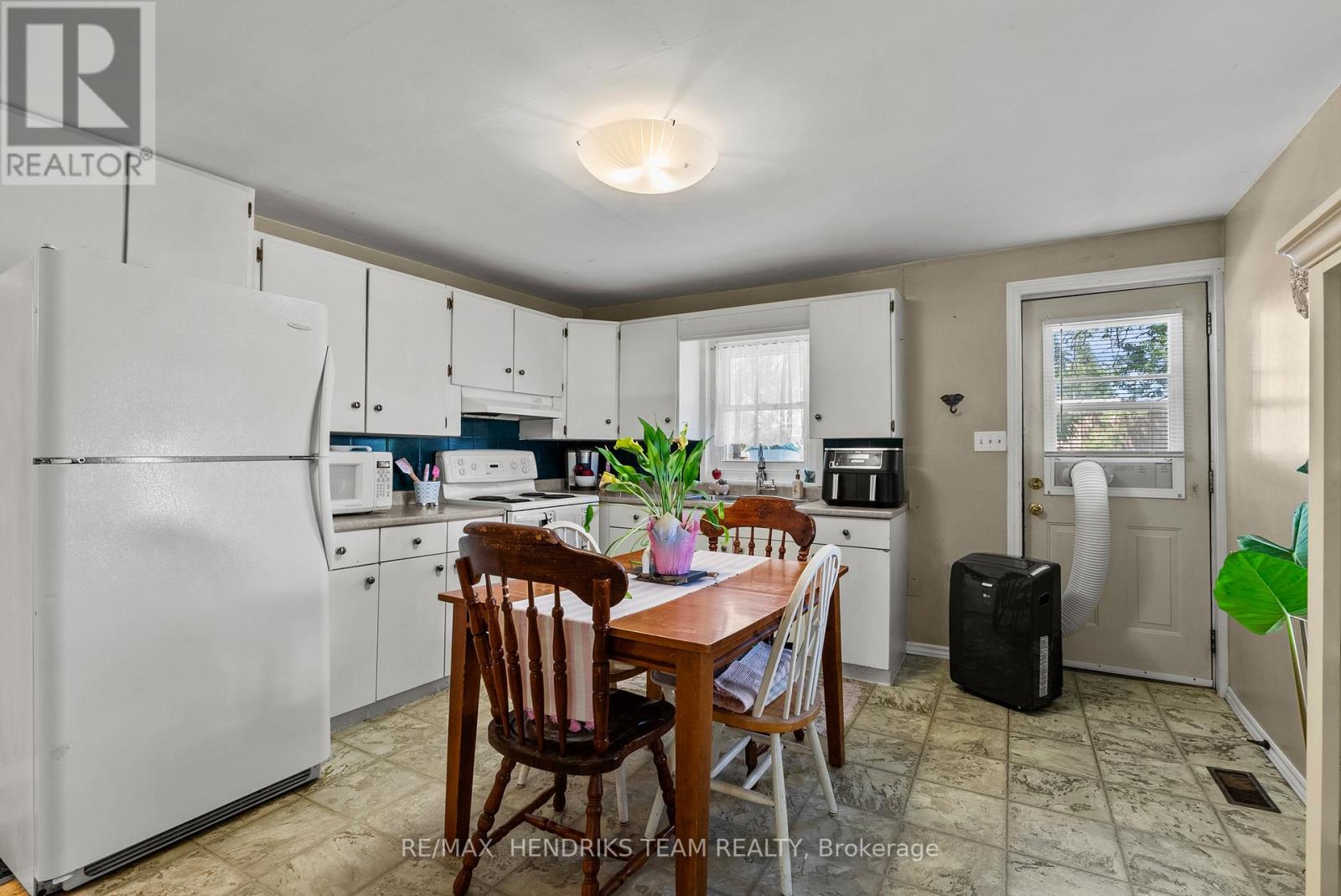 25 BESSEY STREET - 14