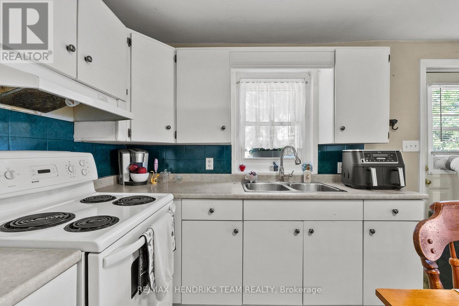 25 BESSEY STREET - 16