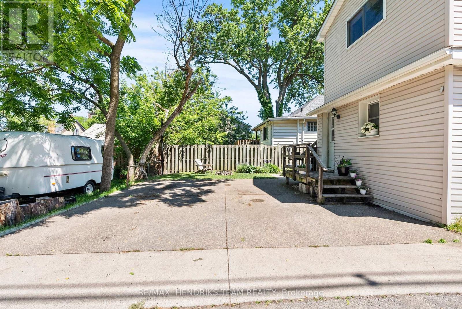 25 BESSEY STREET - 40