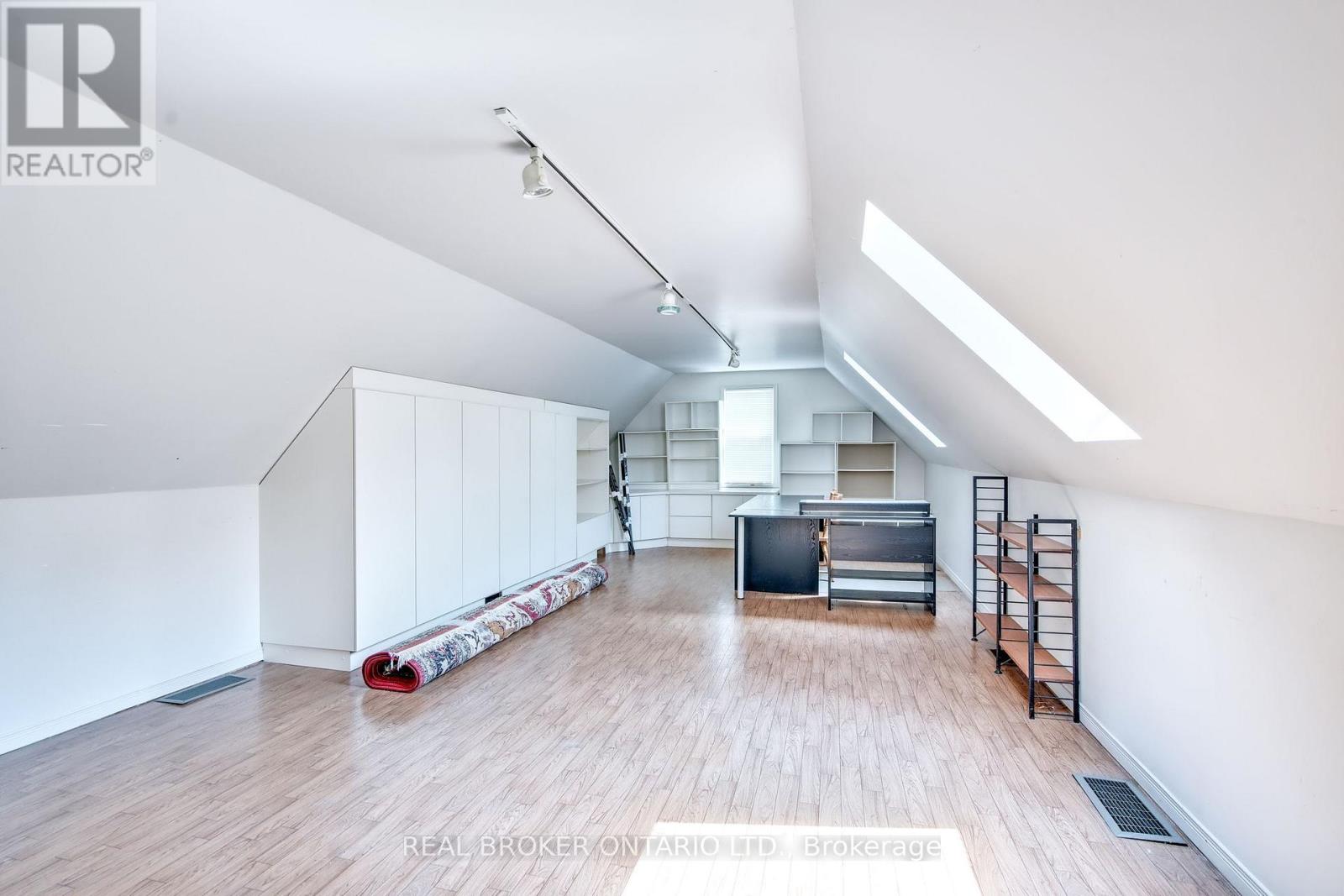 519 QUEENSTON ROAD - 33