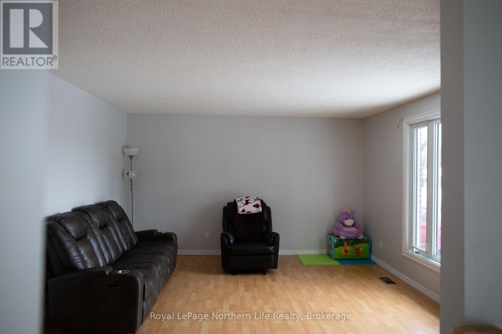 542 AGNES AVENUE - 11