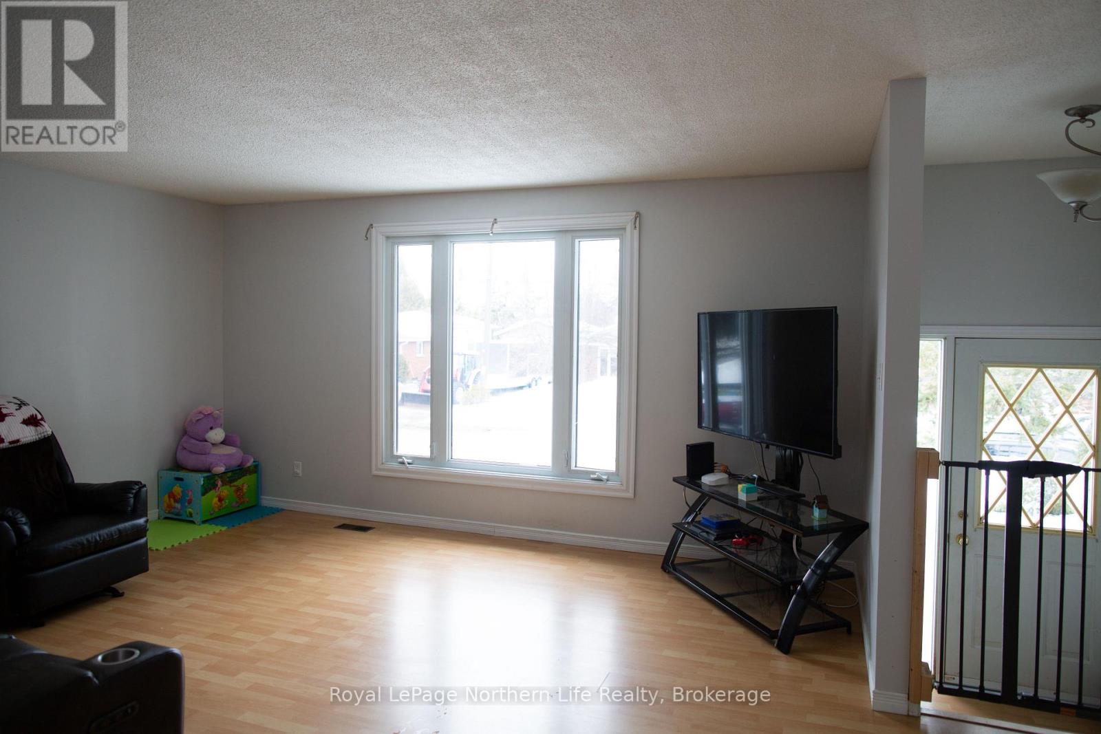 542 AGNES AVENUE - 13
