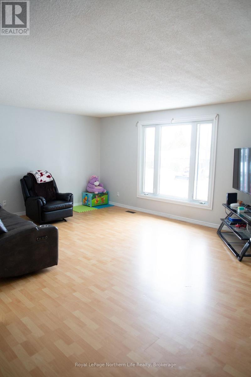 542 AGNES AVENUE - 16