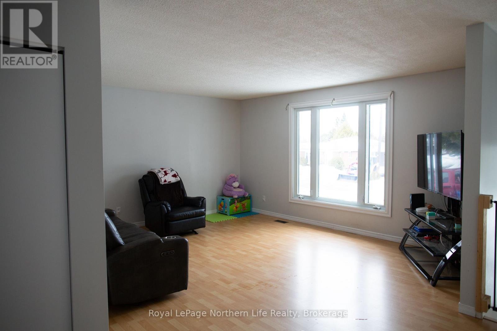 542 AGNES AVENUE - 12