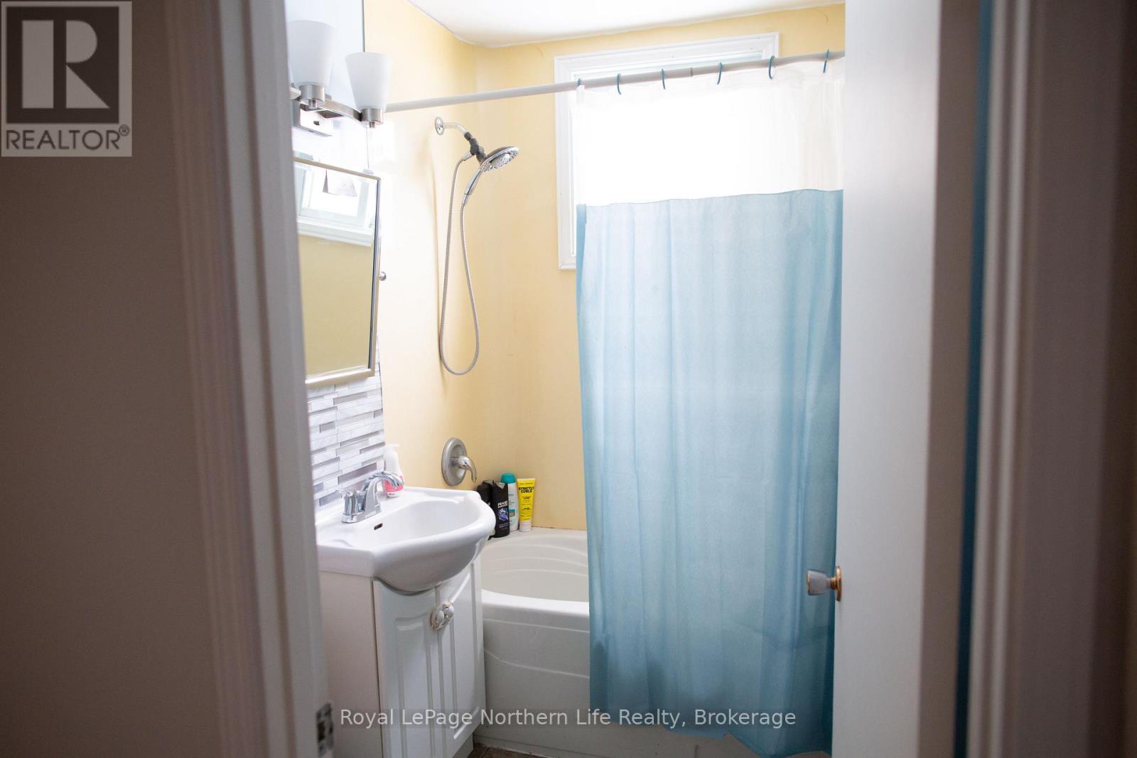 542 AGNES AVENUE - 25