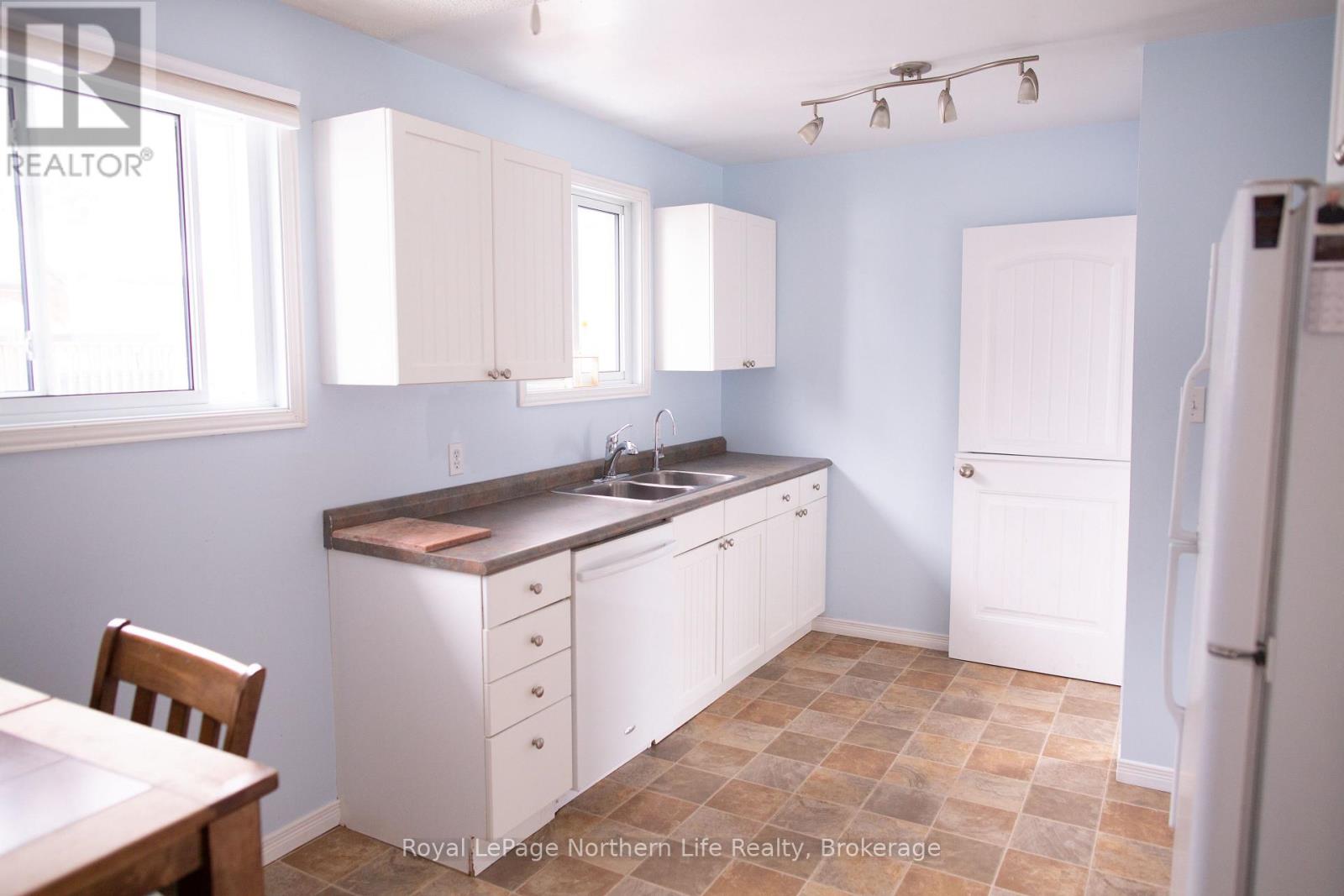 542 AGNES AVENUE - 6
