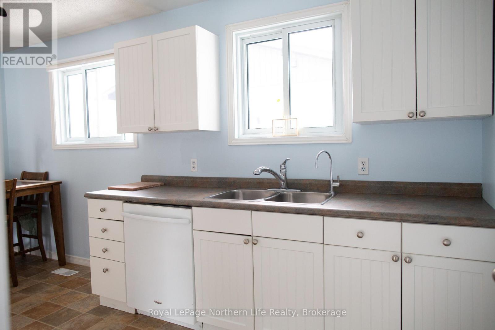 542 AGNES AVENUE - 5