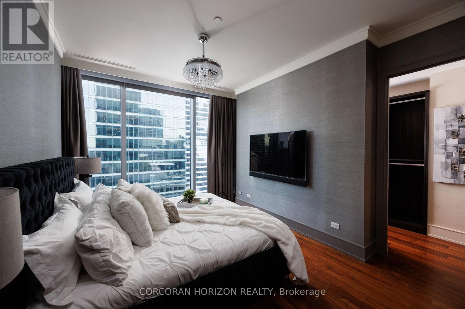 #2403 183 WELLINGTON STREET W - 24