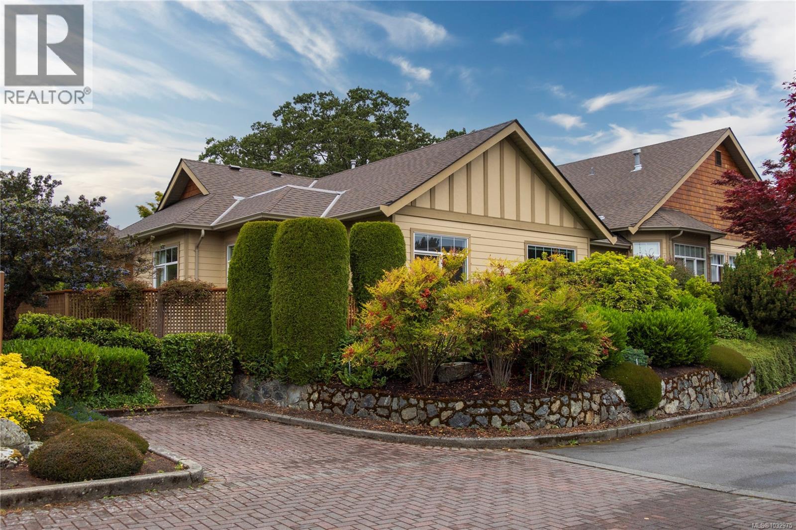 #15 3281 Maplewood Rd - 23