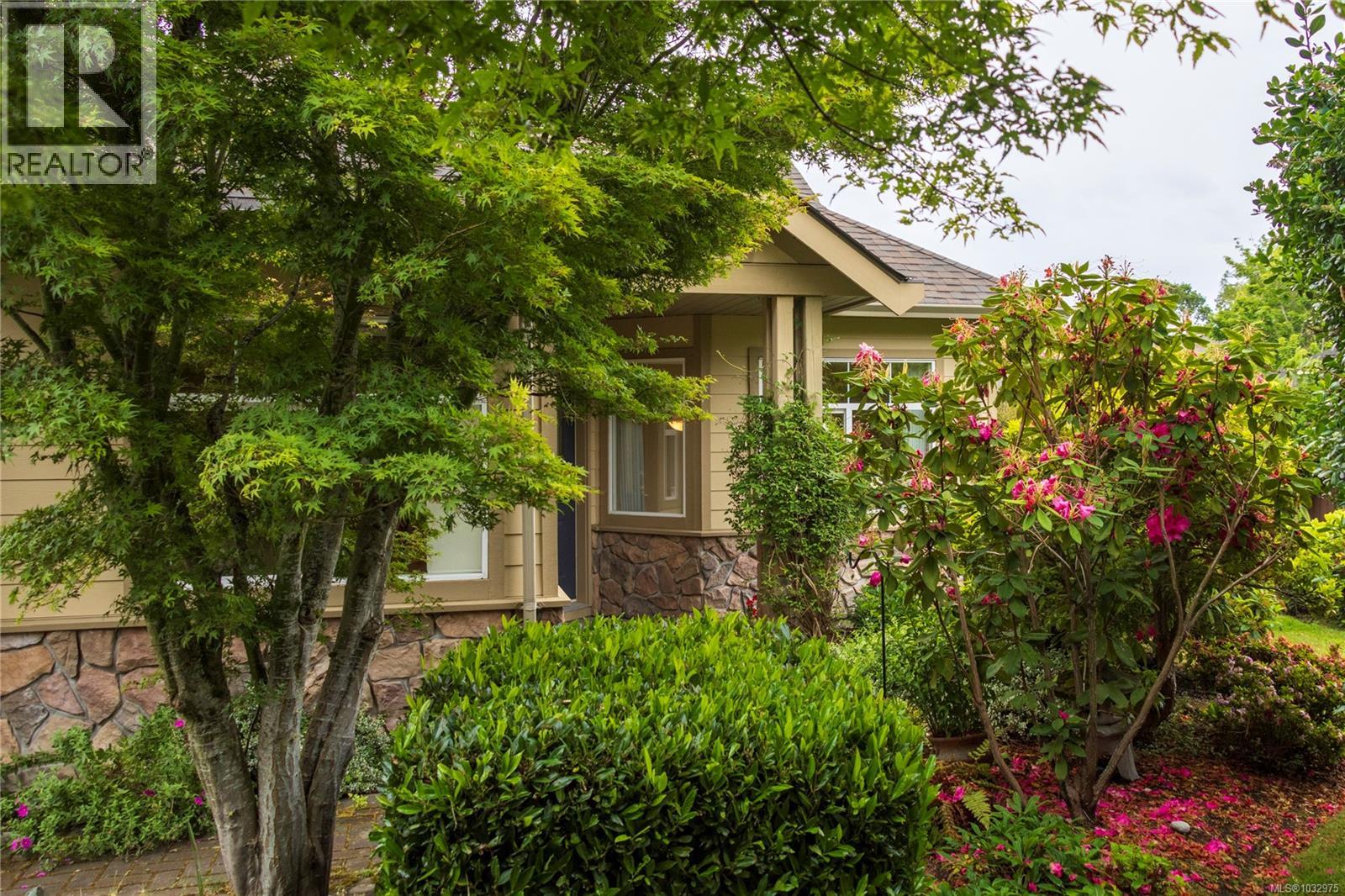 15 3281 Maplewood Road, Saanich