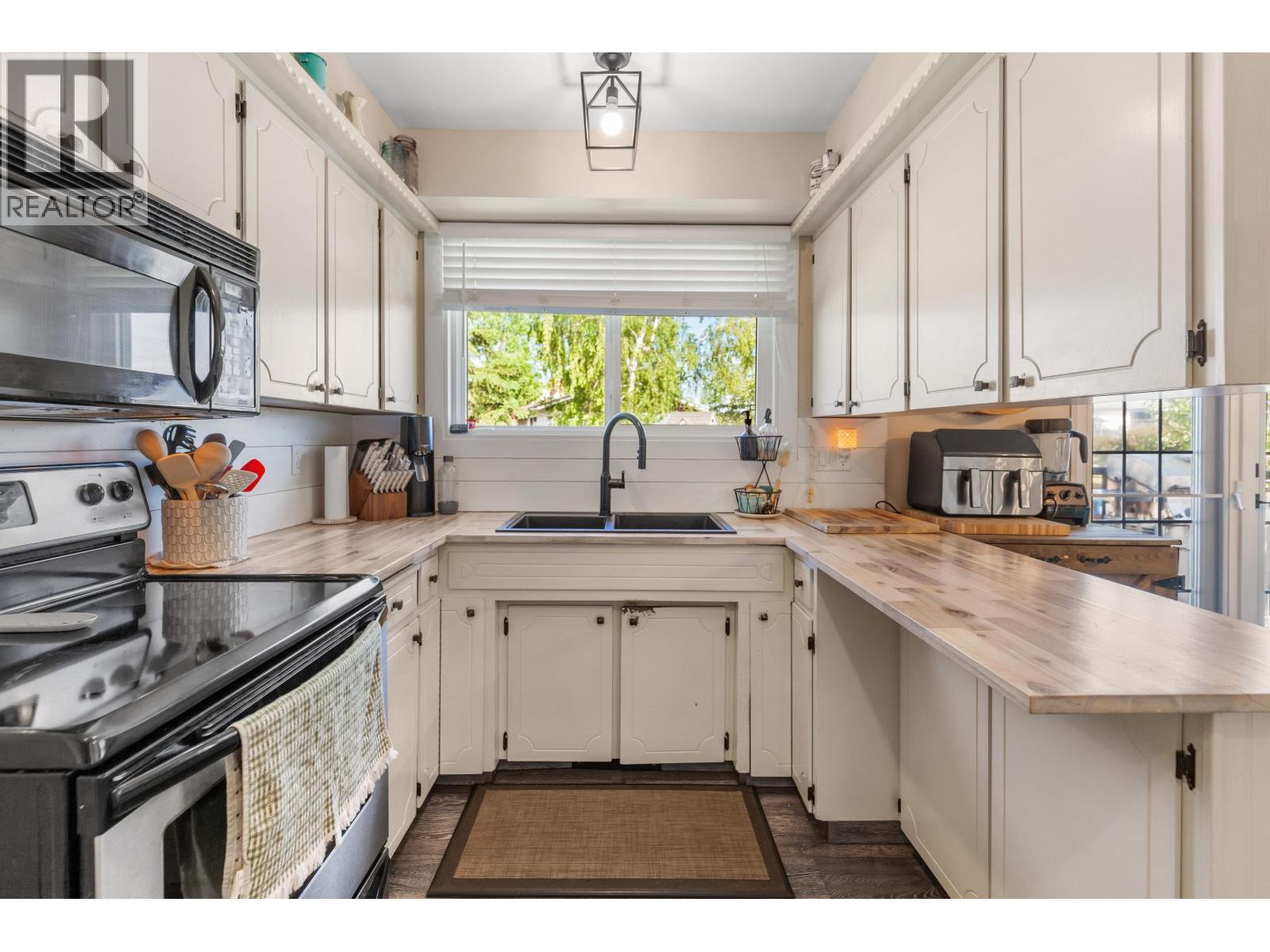 3908 ENEMARK CRESCENT - 7