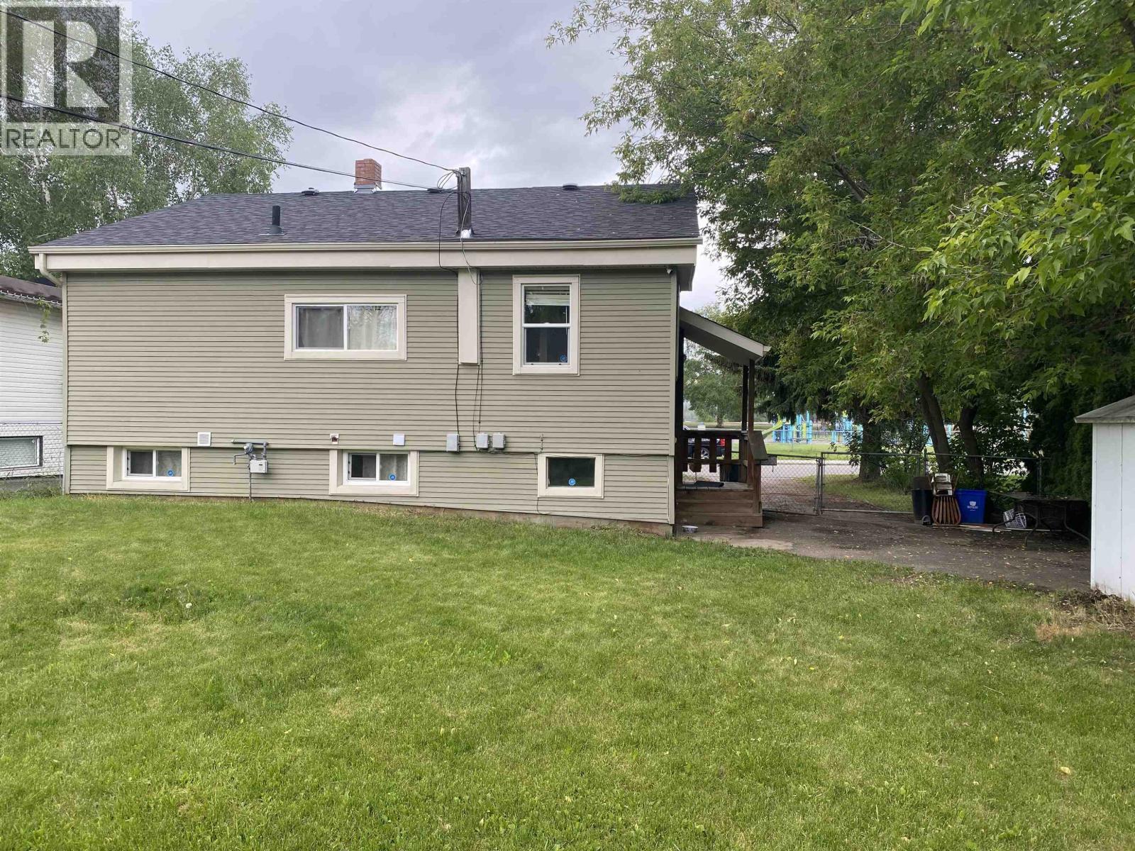 1822 OAK STREET - 23