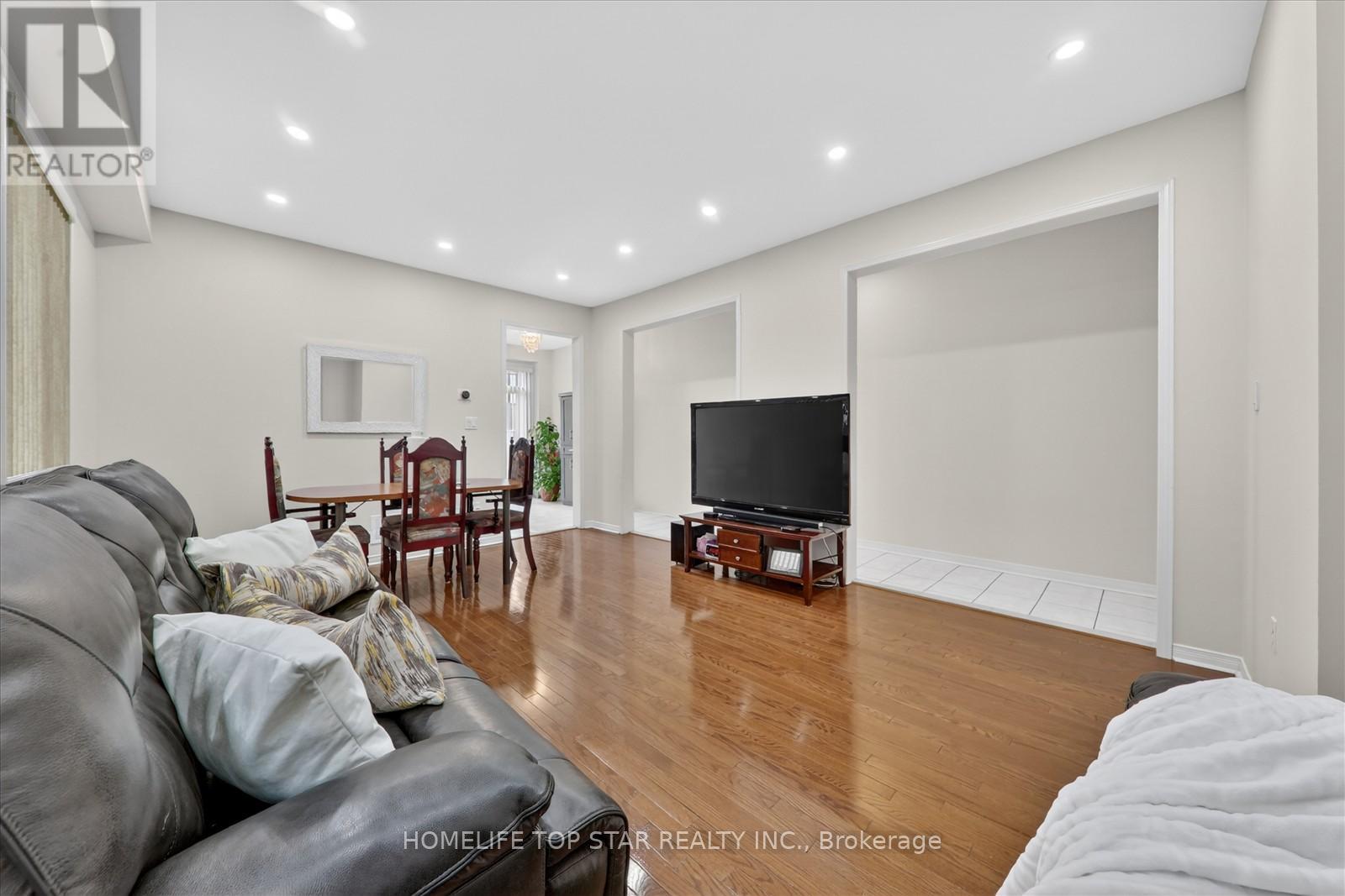 27 LAHORE CRESCENT - 10