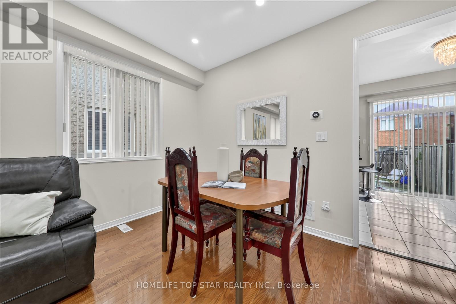 27 LAHORE CRESCENT - 12
