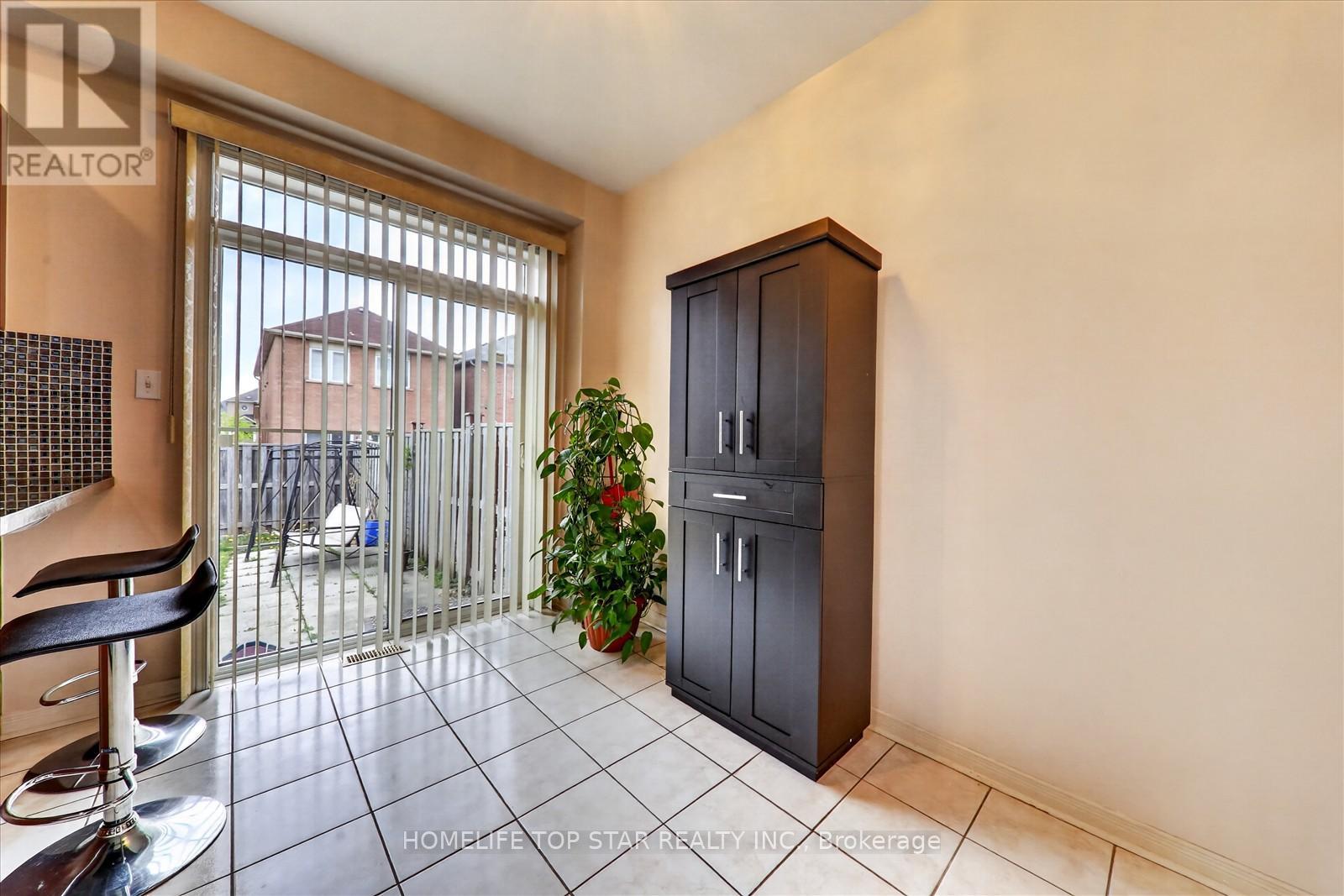 27 LAHORE CRESCENT - 13