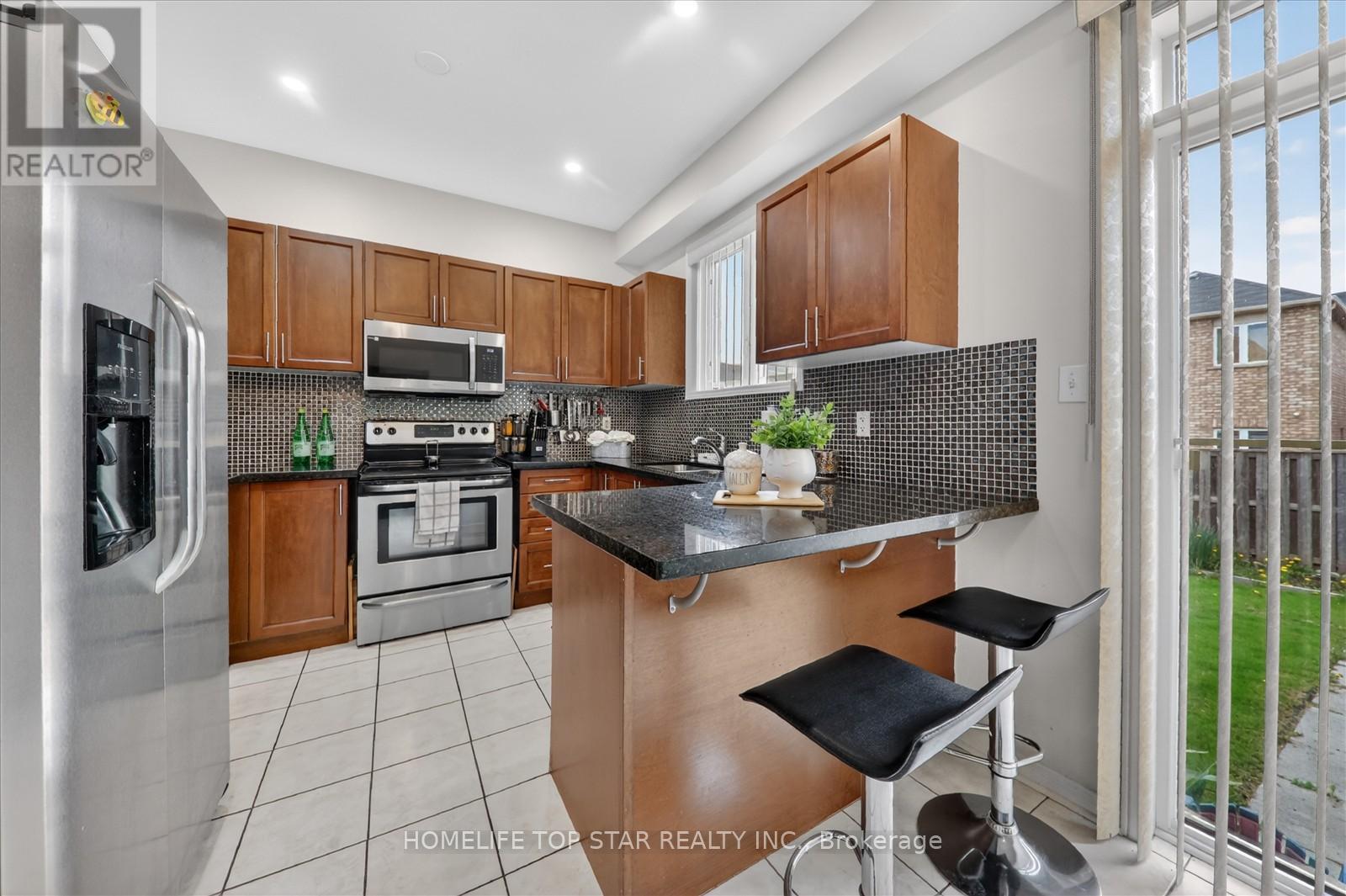 27 LAHORE CRESCENT - 14
