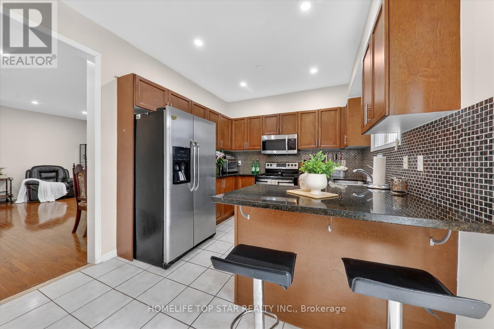 27 LAHORE CRESCENT - 15